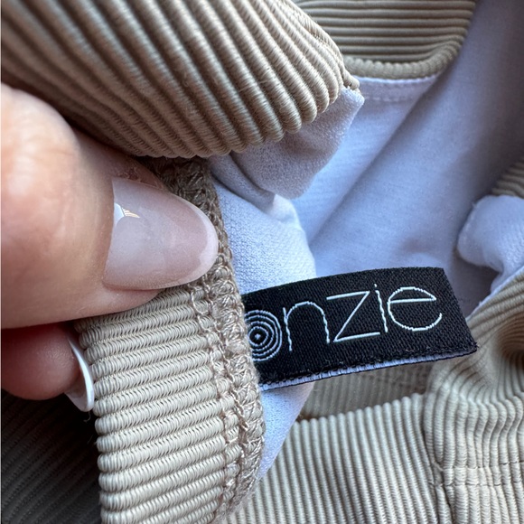 Sports bras - Picture 3 of 6